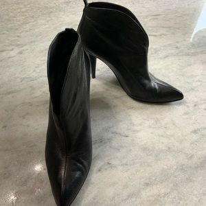 Stuart Weitzman pointed toe booties - size 10